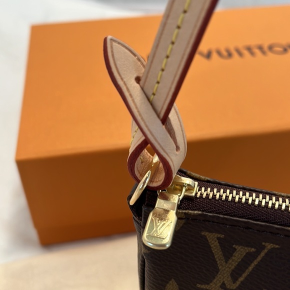 Louis Vuitton Monogram Canvas Pochette Accessories - Picture 5 of 13